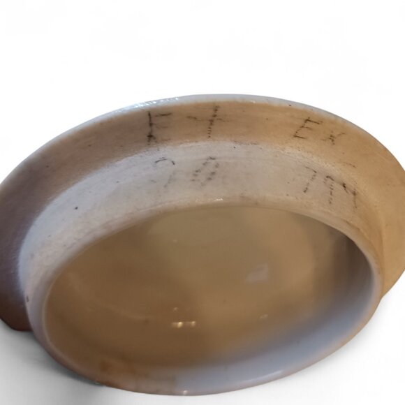 Vintage Japanese Kutani Lidded Jar – Hand Painted, Gilded, 3-Footed c.1920s–40s - Picture 10 of 16